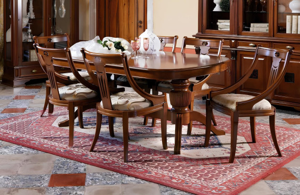 Conjunto de jantar com 4 cadeiras clássicas em 5 partes.