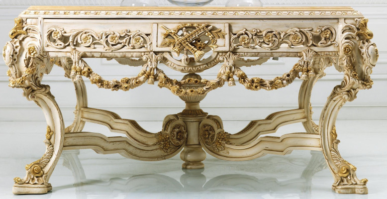 Mesa de jantar de madeira maciça estilo antigo