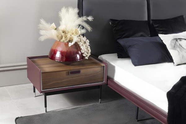 Conjunto de móveis de quarto loft com cama, armário, mesas de cabeceira e cômoda de 5 gavetas