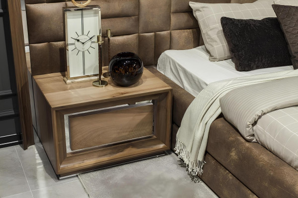 Conjunto de móveis de hotel marrons com 4 peças