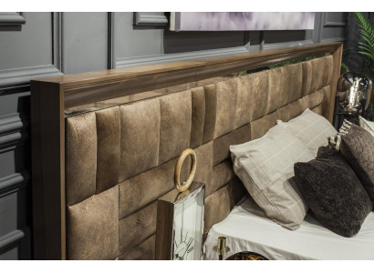 Conjunto de móveis de quarto ideal com armário, mesas de cabeceira e cama em 5 partes.