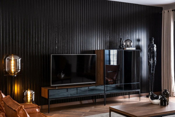 Mesa de TV com armário embutido