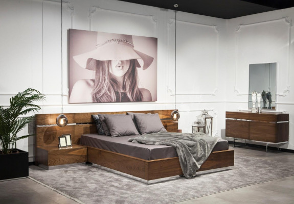 Conjunto de móveis de quarto com cama, mesas de cabeceira e cômoda, qualidade de hotel, 5 peças.