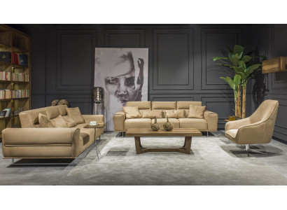 Banco bege para três pessoas com almofadas