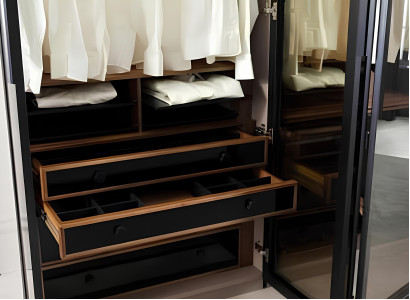 Armário marrom com espaço de armazenamento e portas de vidro