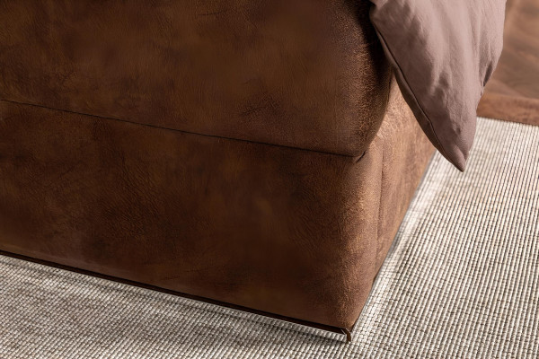 Conjunto de móveis de quarto ideal, composto por um armário, mesas de cabeceira e uma cama em 5 partes.