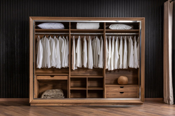 Armário com 6 portas para o quarto