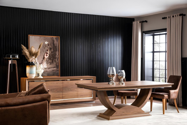 Mesa de jantar elegante com pernas