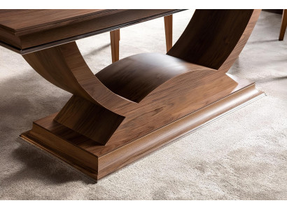 Mesa de jantar de madeira marrom com 4 cadeiras