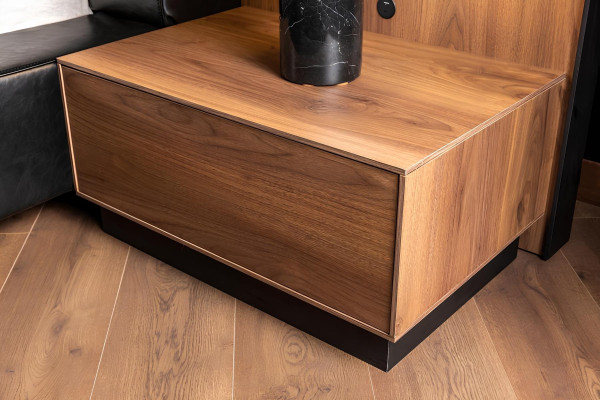 Conjunto de móveis de quarto de 5 peças com cama, mesas de cabeceira e cômoda