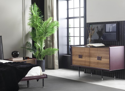 Conjunto de móveis de quarto ideal, incluindo armário, mesas de cabeceira e cama em 4 partes.