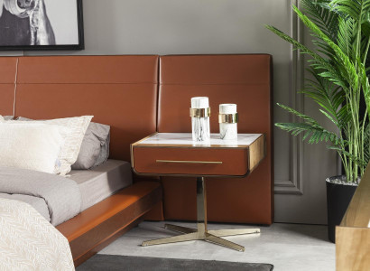 Conjunto de cama laranja em camadas com 2 mesas de cabeceira móveis, 3 peças