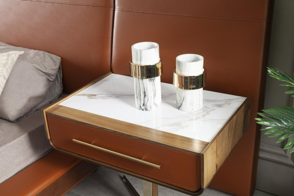 Conjunto de cama laranja em camadas com 2 mesas de cabeceira móveis, 3 peças