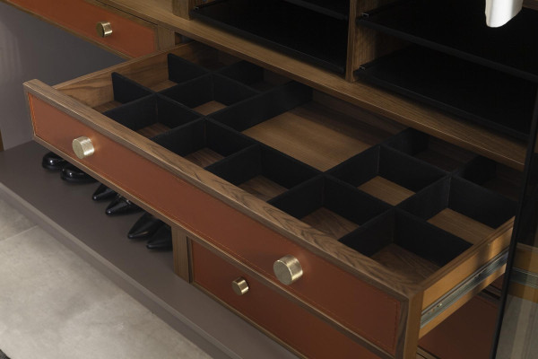 Armário com portas transparentes