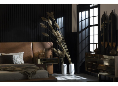 Conjunto de móveis de quarto, composto por cama, mesas de cabeceira e armário, 5 peças.