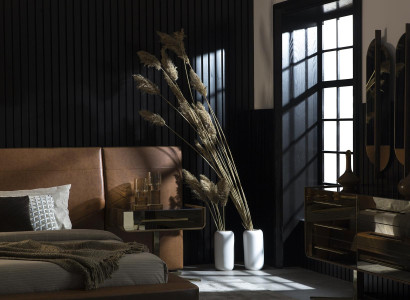 Conjunto de móveis de quarto, composto por cama, mesas de cabeceira e armário, 5 peças.