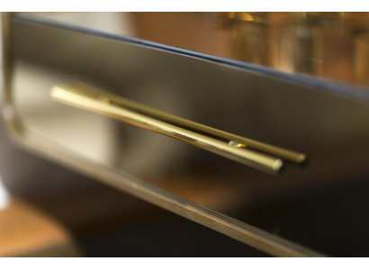 Cômoda moderna com espelho