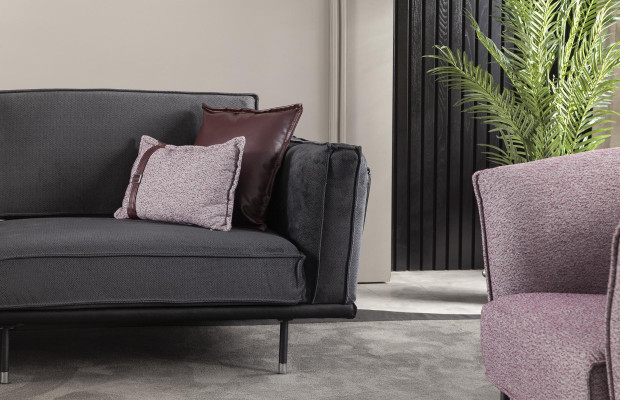 Sofá luxuoso italiano para 3 pessoas com almofadas cinzas macias