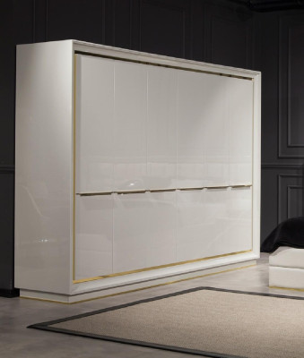 Armário branco moderno e confortável com espaço de armazenamento luxuoso