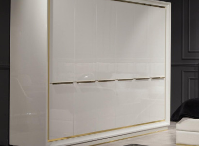 Armário branco moderno e confortável com espaço de armazenamento luxuoso