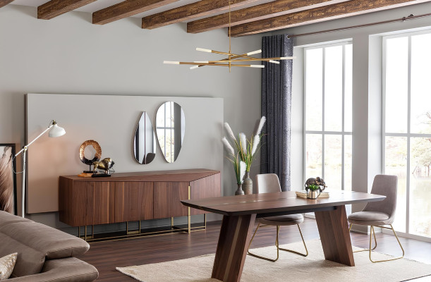 Conjunto de mesa de jantar marrom com 9 cadeiras e criado-mudo