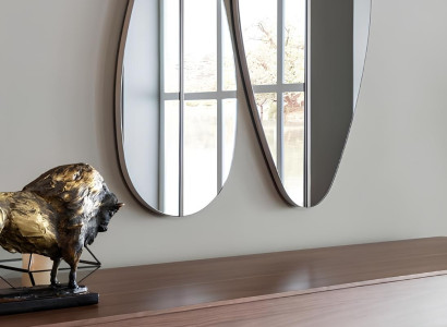 Conjunto de mesa de jantar marrom com 9 cadeiras e criado-mudo