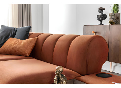 Sofá de três lugares em tecido azul-laranja