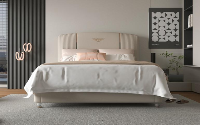 Cama luxuosa em bege com cabeceira estofada moderna