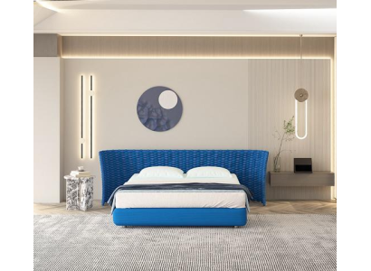 Cama de tecido azul com cabeceira estofada