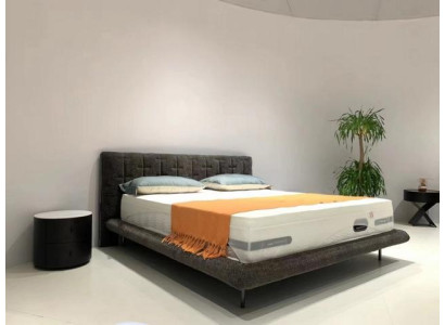 Cama estofada cinza moderna