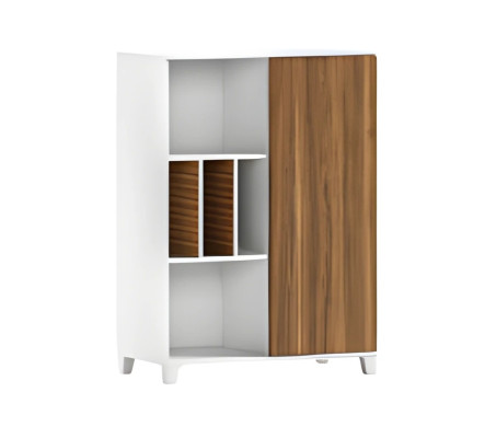 Moderno armário de madeira branca com prateleiras abertas e portas elegantes