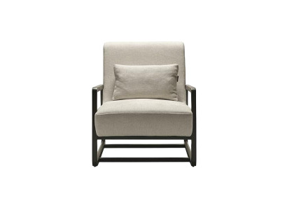 Poltrona moderna de tecido com estrutura de madeira