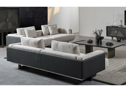 Conjunto de móveis de tecido marrom com mesa e bancos