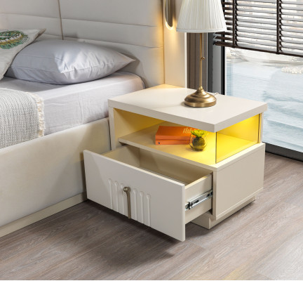 Moderna mesa de cabeceira com iluminação