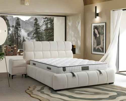 Elegante cama de tecido azul e madeira com colchão