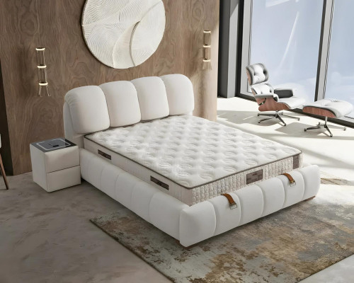 Cama branca elegante com colchão moderno