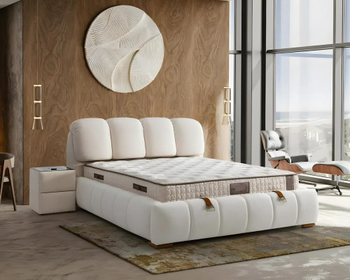 Cama branca elegante com colchão moderno