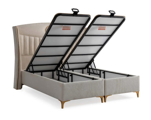 Cama elegante com almofada em tecido cinza claro e madeira