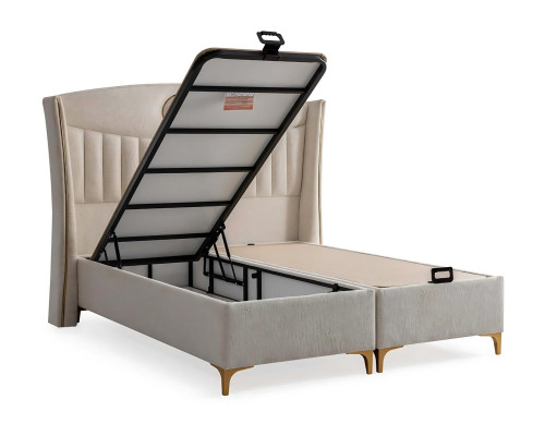 Cama elegante com almofada em tecido cinza claro e madeira