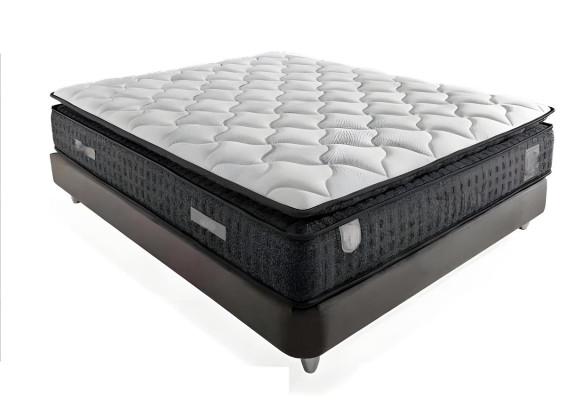 Cama elegante de tecido e madeira com colchão