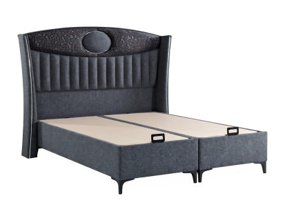 Cama elegante de tecido e madeira com colchão