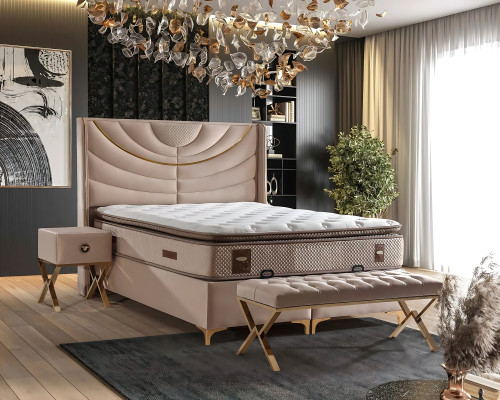 Cama de cor clara com colchão de tecido e madeira