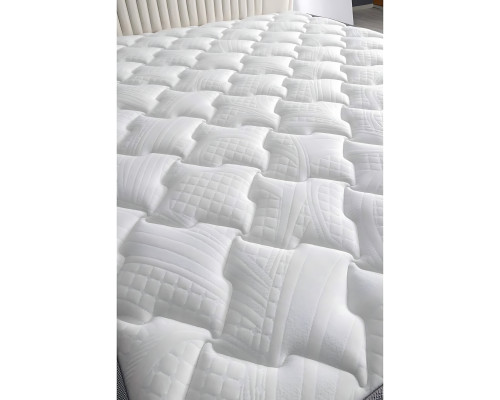 Camas elegantes de tecido e madeira