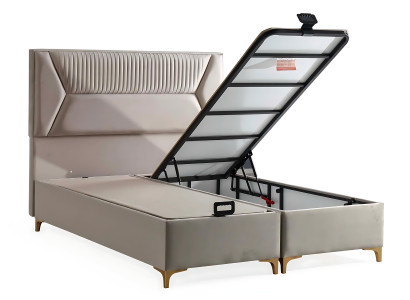 Cama bege com colchão de tecido e madeira