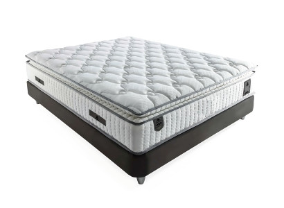 Conjunto de cama cinza elegante com colchão de tecido e madeira