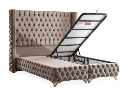 Cama elegante com tecido marrom