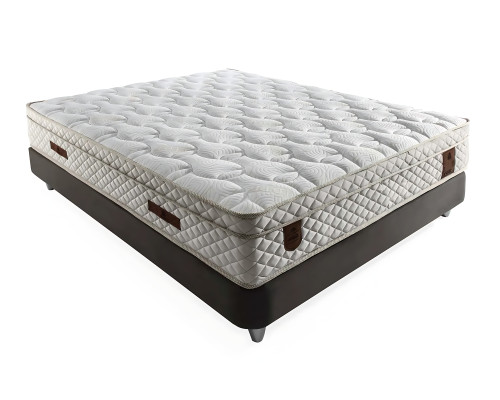 Cama elegante com tecido marrom
