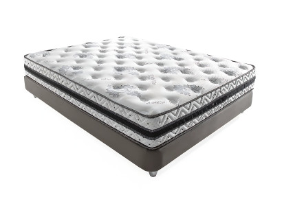 Cama com design suave e colchão cria uma atmosfera suave.