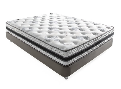 Cama com design suave e colchão cria uma atmosfera suave.