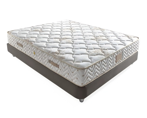 Cama elegante com almofada em tecido cinza claro e madeira